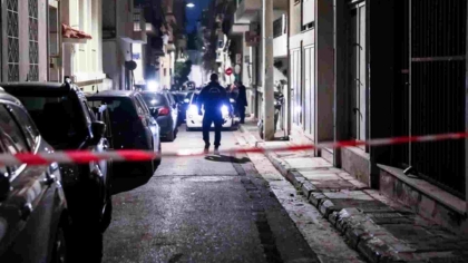 Βρέθηκαν νεκρές μάνα και κόρη στη Ζωγράφου: Τσιμεντωμένη η πόρτα του διαμερίσματος (vid)