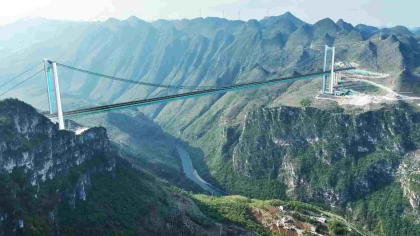 Η ψηλότερη κρεμαστή γέφυρα στον κόσμο: 625 μέτρα πάνω από το νερό μειώνει ένα ταξίδι ωρών σε δύο λεπτά