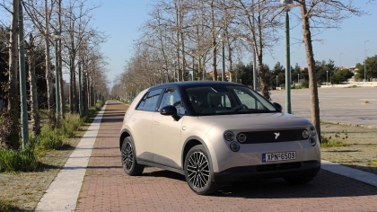 Οδηγήσαμε το απαστράπτον firefly