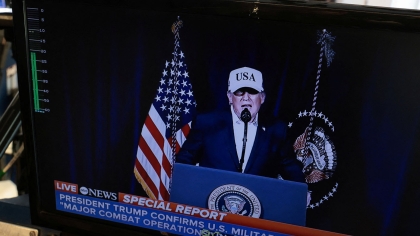 Τραμπ για Ιράν: «Αν μας χτυπήσουν, θα απαντήσουμε με δύναμη χωρίς προηγούμενο»