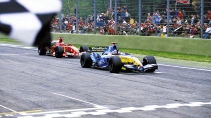 Σαν Σήμερα: Ο Αλόνσο νίκησε τον Σουμάχερ μέσα στην Ίμολα (vid)