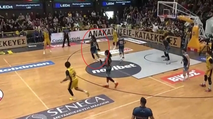 Τρομερό σκηνικό με Άκιν στον Άγιο Θωμά, έπαιζε κρατώντας το παπούτσι στο χέρι του!