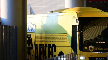 Το πούλμαν της ΑΕΚ στο Φάληρο