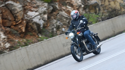 Οδηγήσαμε το διαχρονικά μεταμοντέρνο Triumph Bonneville T100 του 2026
