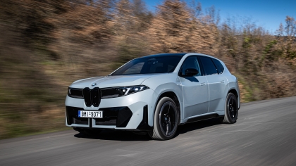Οδηγήσαμε την BMW iX3 50 xDrive: Η «Νέα Κλάση» αλλάζει τους κανόνες του παιχνιδιού