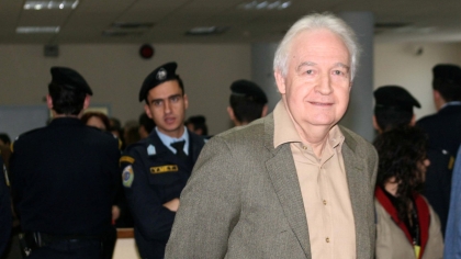 Ελεύθερος ο αρχηγός της 17 Νοέμβρη, Αλέξανδρος Γιωτόπουλος: Πόσα χρόνια έμεινε στη φυλακή (vid)