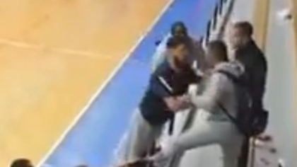 Απίστευτο: Ο Κάλινιτς συμμετείχε σε νέα ένταση μετά το ματς, σκαρφαλώνοντας στα κάγκελα