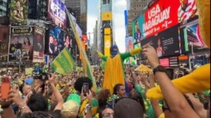 Μετέτρεψαν την «Times Square» σε... Βραζιλία οι φίλοι της Σελεσάο!
