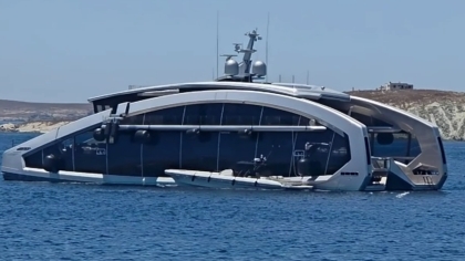 «This is it»: Το φουτουριστικό superyacht των 46 εκατ. που μαγνητίζει τα βλέμματα στη Μύκονο (vid)