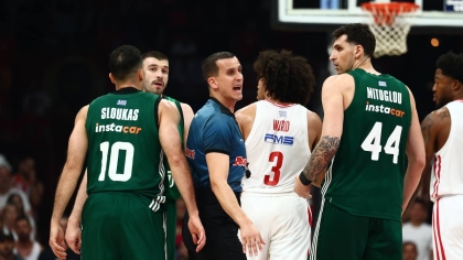 Ο Τσιμπούρης έκανε καταγγελία πως κουκουλοφόροι έβαψαν τον τοίχο του σπιτιού του