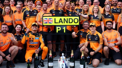 Η McLaren φωνάζει «παρούσα» στη μάχη του τίτλου της F1