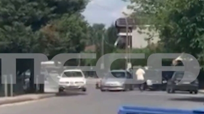 Η στιγμή που 47χρονος μαχαιρώνει δύο Ρομά στην Ημαθία: Νεκρός ο ένας (vid)