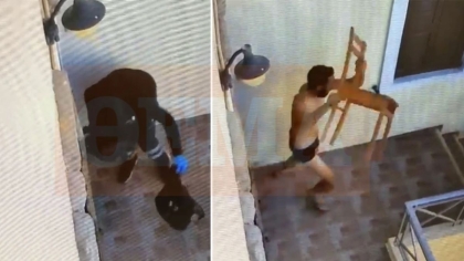 Συγκλονιστικό βίντεο-ντοκουμέντο από τη Σύρο: Η στιγμή που η 41χρονη εισβάλλει στο σπίτι και την καταδιώκει ο άντρας