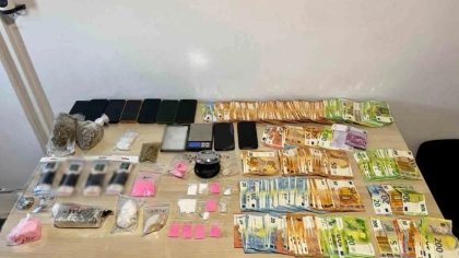 Εξάρθρωση οργάνωσης διακίνησης ναρκωτικών στην Μύκονο: Κατασχέθηκαν ροζ κοκαΐνη, ecstasy και χιλιάδες ευρώ