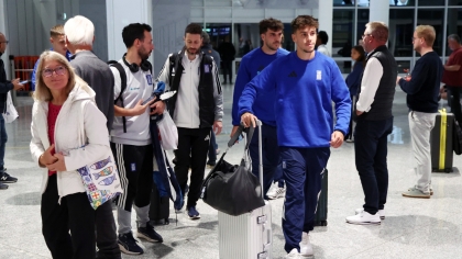 Έφτασε στο Μόναχο η αποστολή της Εθνικής και πάει οδικώς στο Άουγκσμπουργκ