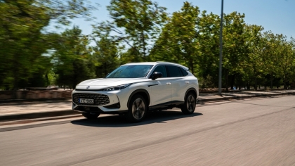 Οδηγήσαμε το νέο MG HS Hybrid+: Σε τροχιά κορυφής