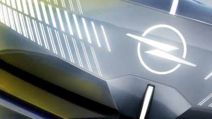 Opel STX Concept: Οι πρώτες εικόνες πριν την παγκόσμια πρεμιέρα στο Παρίσι