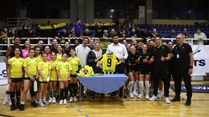 Η έγκυος Ξηντάρα υπέγραψε νέο συμβόλαιο παρέα με τον κόσμο της Ένωσης 