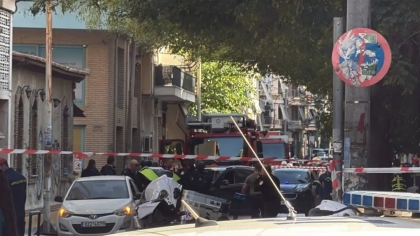 Συναγερμός στον Κολωνό μετά από έκρηξη σε κτίριο: Τέσσερις τραυματίες μεταξύ τους ένας αστυνομικός (vid)