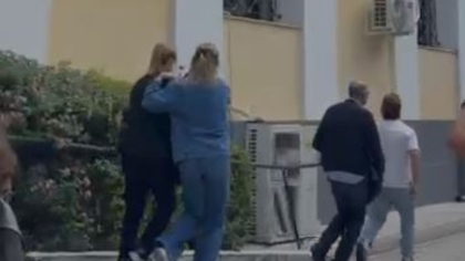 Η στιγμή που Λιόλιος και Τσαρούχα βγαίνουν από τα δικαστήρια με χειροπέδες: Το βίντεο του Gazzetta