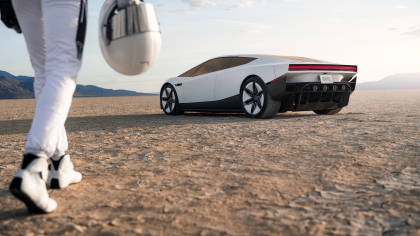 Ο επικεφαλής της Ferrari αποθεώνει το Tesla Roadster