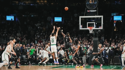 Το buzzer-beater του Τέιτουμ που... ξέρανε τους Νετς