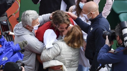 Τσιτσιπάς: Η μητέρα του μίλησε για την σχέση με τον πατέρα και τον χωρισμό του