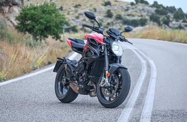 Οδηγήσαμε την MV Agusta Brutale 800 R: Το απόλυτο ιταλικό έργο τέχνης των δύο τροχών