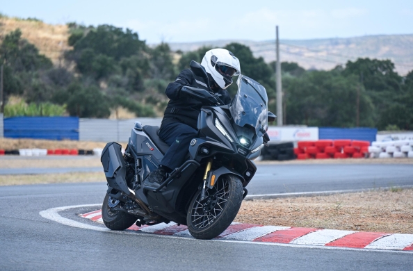 Οδηγήσαμε στην Ελλάδα το Voge SR450X: H δικύλινδρη επανάσταση