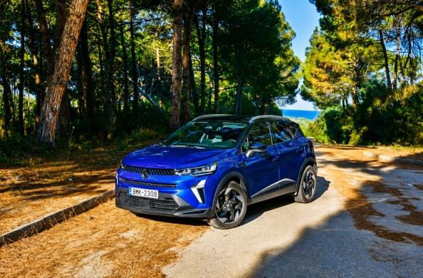 Με το Renault Captur Full Hybrid E-Tech 160 βρήκαμε ιδιωτική παραλία τον Αύγουστο