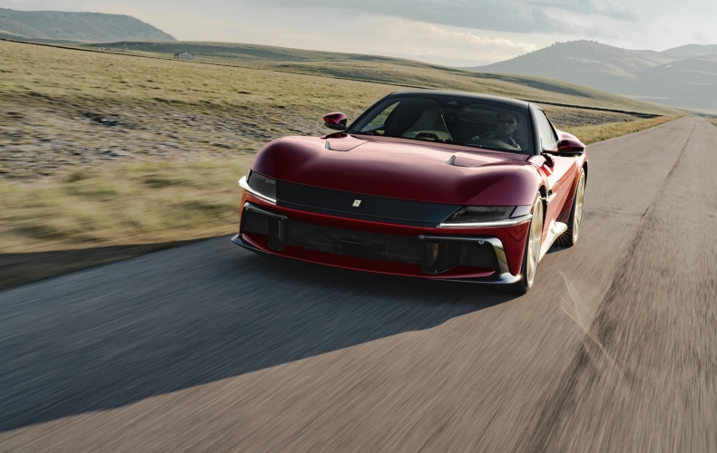 Ferrari 12Cilindri Manuale: Η απόλυτη ιταλική πρόκληση απέκτησε... λεβιέ (vid)
