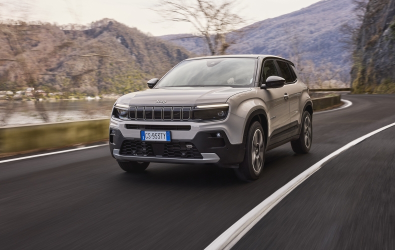 Jeep Avenger e-Hybrid: Με όφελος έως 2.500 ευρώ, δωρεάν χρώμα και 8ετή εγγύηση
