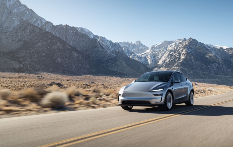 Το 75% των νέων αγοραστών Tesla στη Βόρεια Αμερική επιλέγει το FSD