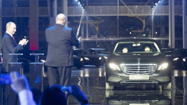 Πόλεμος στην Ουκρανία: Και η Mercedes-Benz «απομονώνει» την Ρωσία