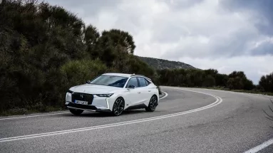 Test drive DS 4 Cross 1.2 Puretech 130 EAT8 Trocadero: Έργο τέχνης