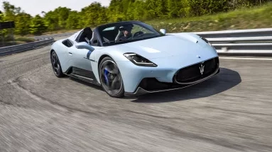 Αποκάλυψη για την ανοικτή Maserati MC20 Cielo με τους 630 ίππους (vid)