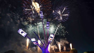 H εντυπωσιακή κατασκευή στο Φεστιβάλ Ταχύτητας του Γκούντγουντ για τα 50 χρόνια της BMW M