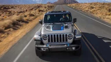 Δύο καινούριες εκδόσεις για το θρυλικό Jeep Wrangler 4xe