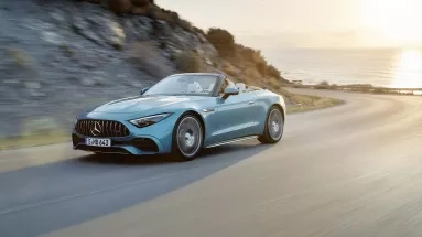 Διαθέσιμη στην Ελλάδα η Mercedes-AMG SL 43 με ισχύ 381 ίππων (τιμή)