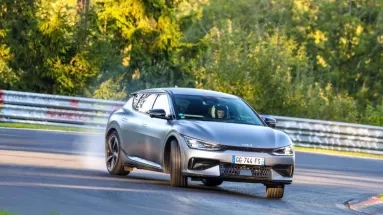 Στο Νίρμπουργκρινγκ με ηλεκτρικό αυτοκίνητο και 245 χλμ/ώρα (vid)