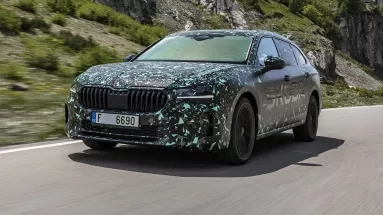 Πόσο ακόμα πιο άνετο θα είναι το νέο Skoda Superb; (vid)