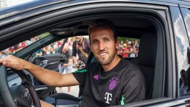 Ο Χάρι Κέιν άλλαξε ομάδα, άλλαξε και αυτοκίνητο (vid)