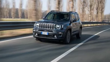 Σε μειωμένες τιμές και ετοιμοπαράδοτο το υβριδικό Jeep Renegade