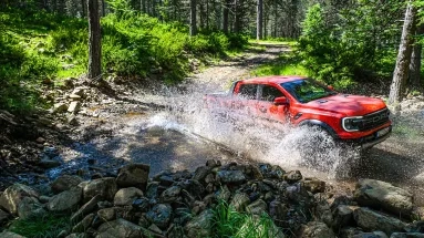 Αθήνα-Πρέσπες με το νέο Ford Ranger Raptor: Η μαγεία υπάρχει στα βουνά (vid)