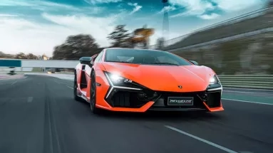 Δείτε την Lamborghini Revuelto να καίει λάστιχο στην πίστα (vid)