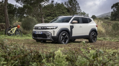 Πριν καν δουν το νέο Dacia Duster από κοντά, χιλιάδες θέλουν να το αγοράσουν