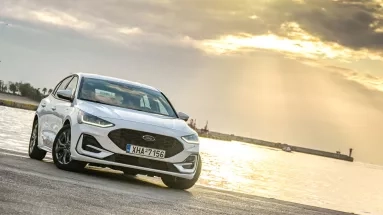 Οδηγήσαμε το αειθαλές Ford Focus με τους 125 ίππους