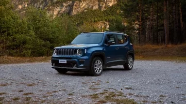 Διαθέσιμο για παραγγελία το ανανεωμένο Jeep Renegade, με νέα οθόνη (τιμές)