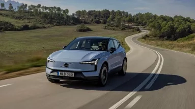 Οδηγήσαμε το πιο ισχυρό compact SUV της Volvo, το EX30 Twin Motor