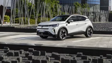Renault Captur E-Tech 160: Το full hybrid compact SUV αναβαθμίζεται και γίνεται πιο προσιτό